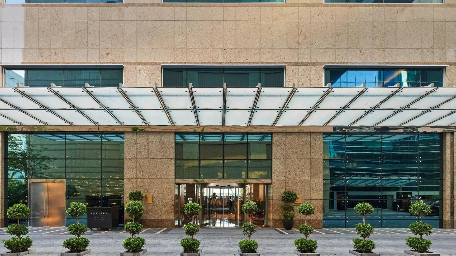 Отель Sofitel Dubai Downtown