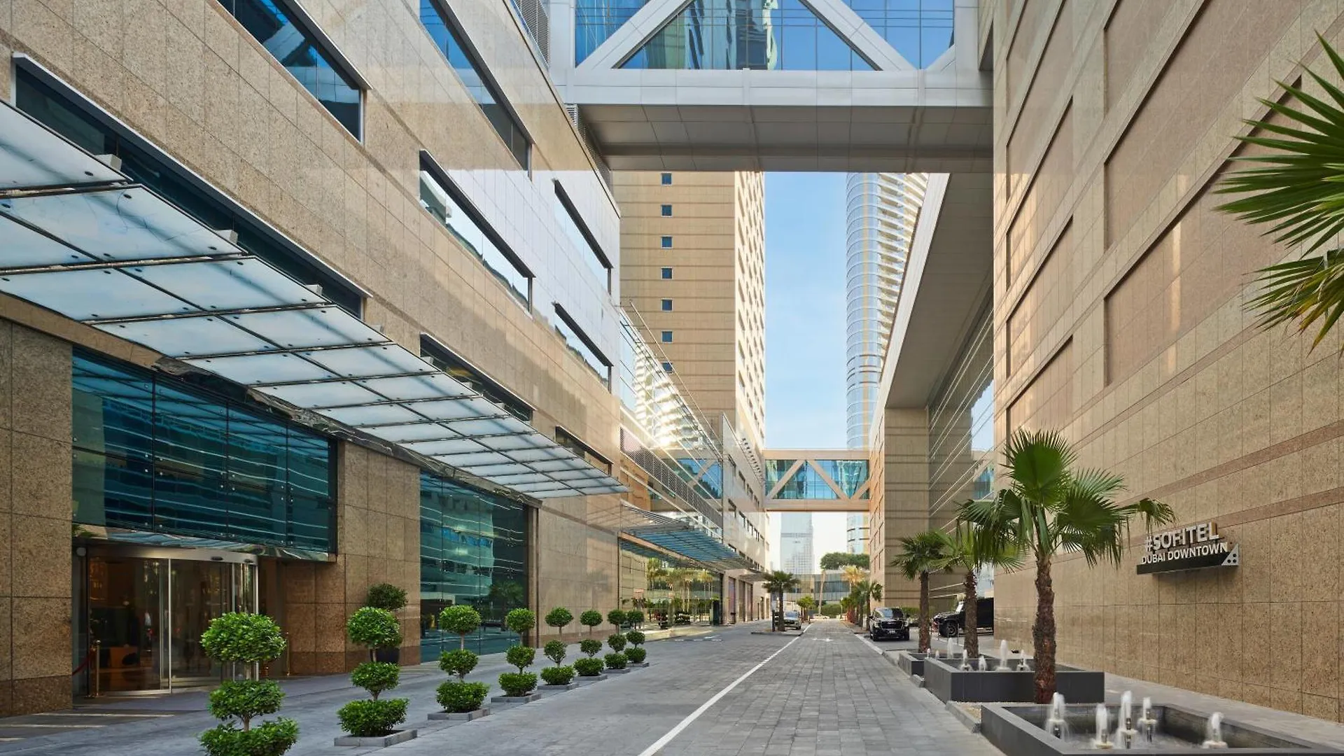 Отель Sofitel Dubai Downtown